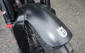 HUSQVARNA SVARTPILEN 401 2023