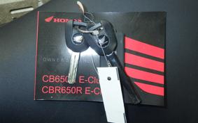 HONDA CBR650R E-Clutch 2025 RH17