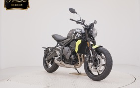 TRIUMPH TRIDENT 660 2025