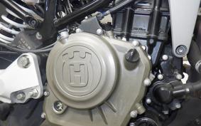 HUSQVARNA SVARTPILEN 250