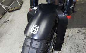 HUSQVARNA SVARTPILEN 125 2003