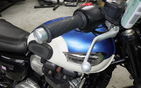 TRIUMPH BONNEVILLE T100 2016