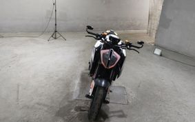 KTM 1290 SUPER  DUKE R V3940