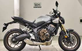 HONDA CB650R E-Clutch 2025 RH17