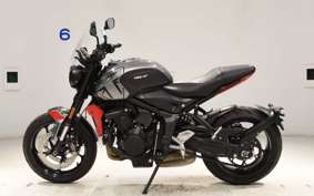 TRIUMPH TRIDENT 660 2024