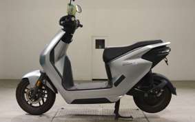 HONDA EM1 e: 2010 EF16