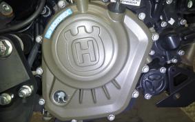 HUSQVARNA SVARTPILEN 125
