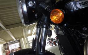 TRIUMPH BONNEVILLE T100 2025