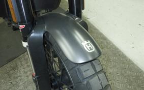 HUSQVARNA SVARTPILEN 125 2024