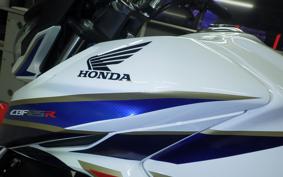 HONDA CBF125R