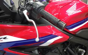 HONDA CBR650R E-Clutch 2025 RH17
