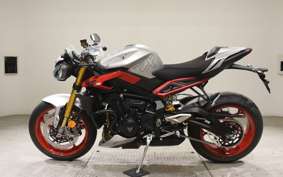 TRIUMPH STREET TRIPLE RX 2026