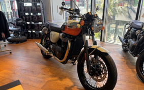 TRIUMPH BONNEVILLE T100 2022 DAD70G