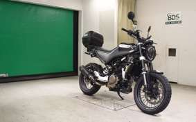 HUSQVARNA SVARTPILEN 125 2010