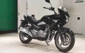 SUZUKI GSR250S