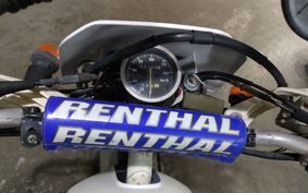 SUZUKI DR250R SJ45A