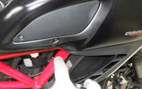 DUCATI DIAVEL Carbon 2013