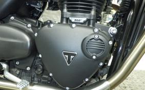 TRIUMPH STREET TWIN 2022