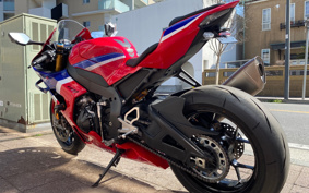 HONDA CBR1000RR-R FB SP 2025 SC82
