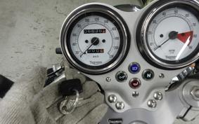 TRIUMPH THRUXTON 900 2005