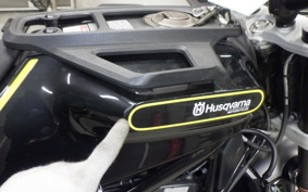 HUSQVARNA SVARTPILEN 401 2018