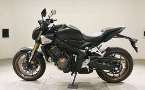 HONDA CB650R E-Clutch 2025 RH17