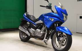 SUZUKI GSR250S