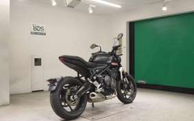 TRIUMPH TRIDENT 660 2025