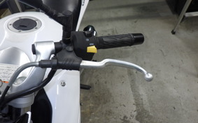 SUZUKI GSR250 2001