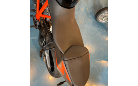 KTM 1290 SUPER DUKE GT 2015 V3940