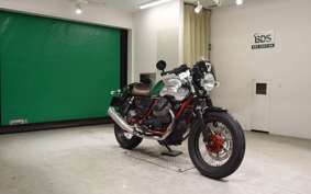 MOTO GUZZI V7 RACER 2015