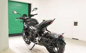 TRIUMPH TRIDENT 660 2025