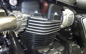TRIUMPH BONNEVILLE T100 2025