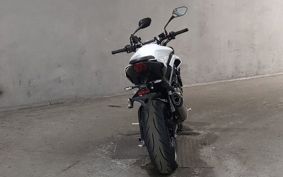 TRIUMPH TRIUMPH STREET TRIPLE R HDA604