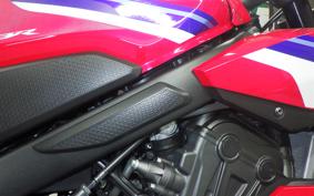 HONDA CBR650R E-Clutch 2025 RH17