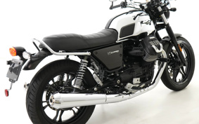 MOTO GUZZI V7 CARBON CAR IN 2019