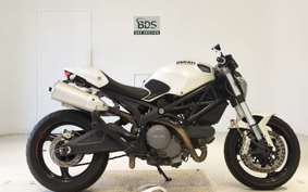 DUCATI MONSTER 696 + 2010