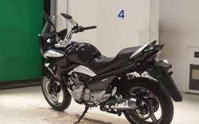 SUZUKI GSR250S 2015