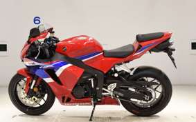 HONDA CBR600RR 2025 PC40