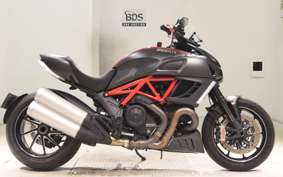 DUCATI DIAVEL 2011