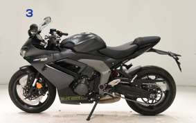 TRIUMPH DAYTONA 660 2025