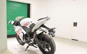 YAMAHA YZF-R125 2023