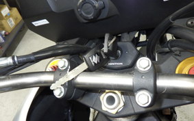 SUZUKI Vｽﾄﾛｰﾑ1000A 2014 VU51A