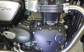 TRIUMPH BONNEVILLE T100 2025