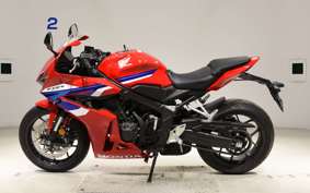 HONDA CBR650R E-Clutch 2025 RH17