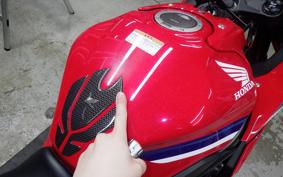 HONDA CB650R E-Clutch 2025 RH17