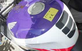 HONDA CBR900RR 1 SC28