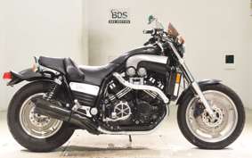 YAMAHA VMAX 2000