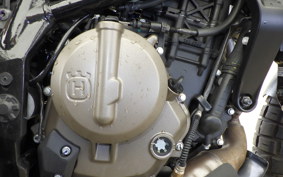 HUSQVARNA SVARTPILEN 401 2025