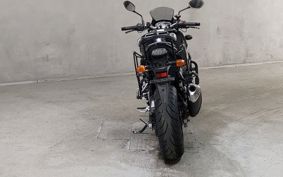 SUZUKI GSR750 C5112